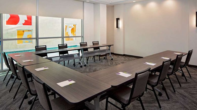 <b>Hyatt Place Glendale/Los Angeles Meeting</b>. Images powered by <a href="https://iceportal.shijigroup.com/" title="IcePortal" target="_blank">IcePortal</a>.