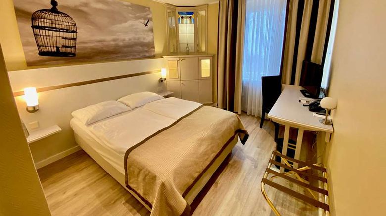 <b>Park Hotel Hamburg Arena Room</b>. Images powered by <a href="https://iceportal.shijigroup.com/" title="IcePortal" target="_blank">IcePortal</a>.
