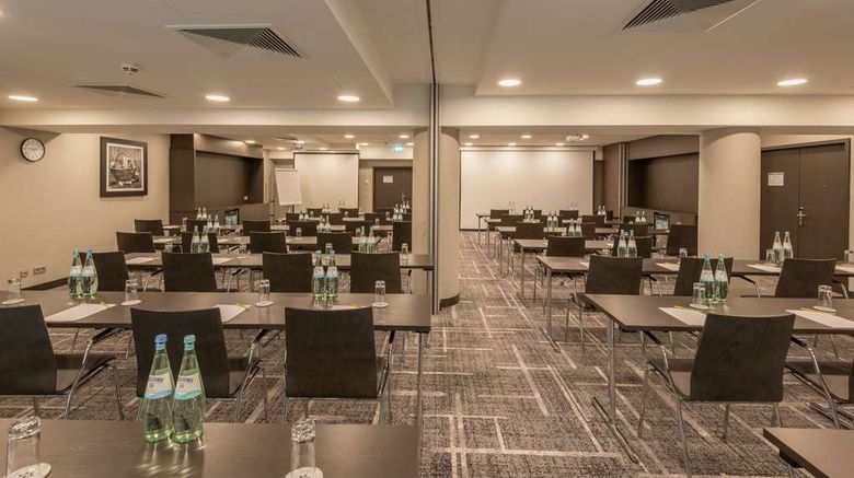 <b>Hilton Garden Inn Frankfurt City Centre Meeting</b>. Images powered by <a href="https://iceportal.shijigroup.com/" title="IcePortal" target="_blank">IcePortal</a>.