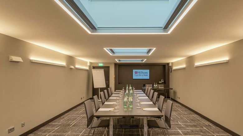<b>Hilton Garden Inn Frankfurt City Centre Meeting</b>. Images powered by <a href="https://iceportal.shijigroup.com/" title="IcePortal" target="_blank">IcePortal</a>.
