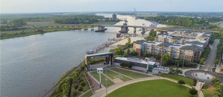 Embassy Suites by Hilton Riverfront Exterior