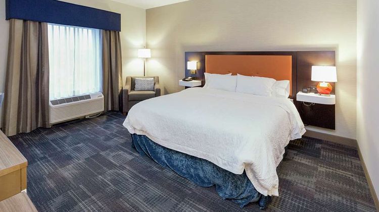 Hampton Inn & Suites University Town Ctr Room