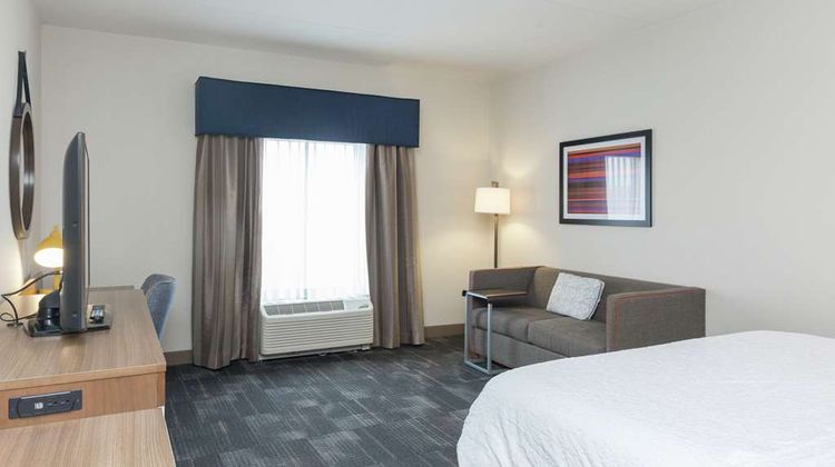 Hampton Inn & Suites University Town Ctr Room