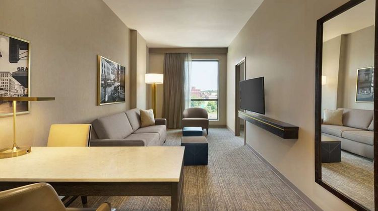 Embassy Suites Syracuse Destiny USA Room