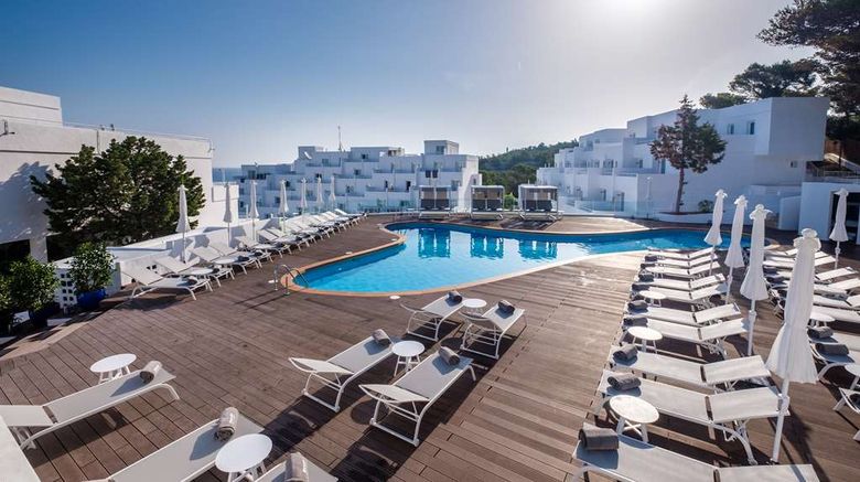 <b>Barcelo Portinatx - Adults only Pool</b>. Images powered by <a href="https://iceportal.shijigroup.com/" title="IcePortal" target="_blank">IcePortal</a>.