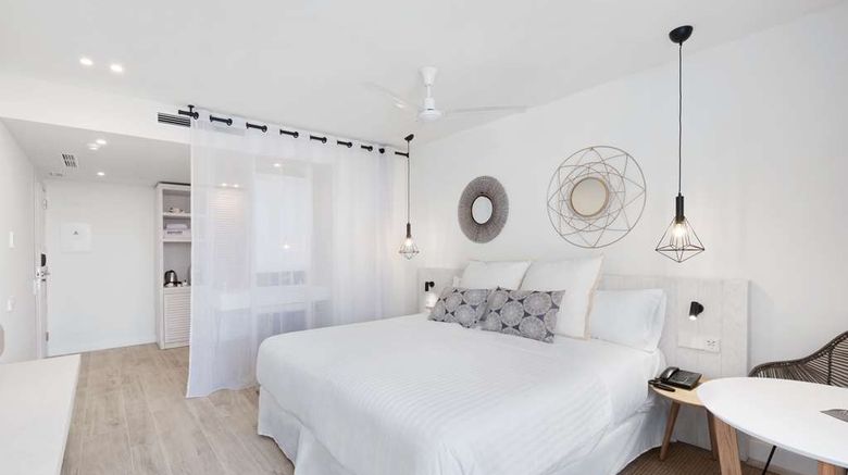 <b>Barcelo Portinatx - Adults only Room</b>. Images powered by <a href="https://iceportal.shijigroup.com/" title="IcePortal" target="_blank">IcePortal</a>.