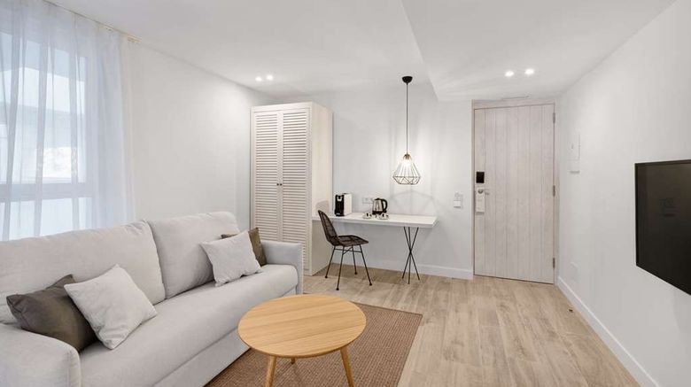 <b>Barcelo Portinatx - Adults only Suite</b>. Images powered by <a href="https://iceportal.shijigroup.com/" title="IcePortal" target="_blank">IcePortal</a>.