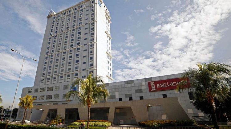 TRYP by Wyndham Mall of Asia-Manila Exterior