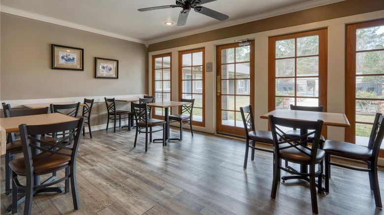 <b>SureStay By Best Western Leesville Restaurant</b>. Images powered by <a href="https://iceportal.shijigroup.com/" title="IcePortal" target="_blank">IcePortal</a>.