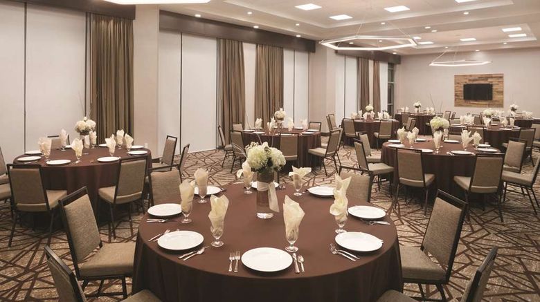 <b>Hilton Garden Inn Downtown Birmingham Meeting</b>. Images powered by <a href="https://iceportal.shijigroup.com/" title="IcePortal" target="_blank">IcePortal</a>.