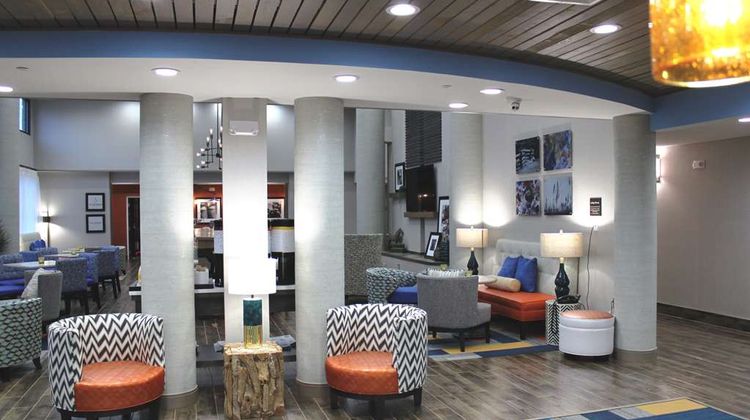 Hampton Inn Forsyth Lobby