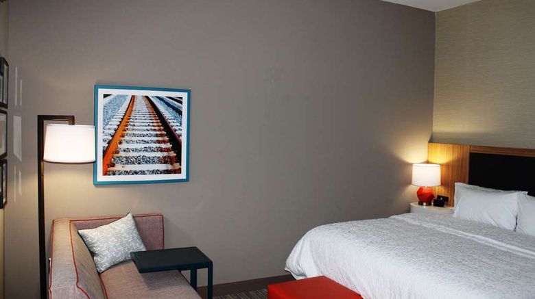 <b>Hampton Inn Forsyth Room</b>. Images powered by <a href="https://iceportal.shijigroup.com/" title="IcePortal" target="_blank">IcePortal</a>.