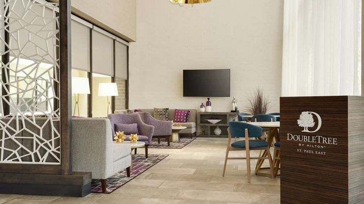 DoubleTree by Hilton St Paul East Lobby