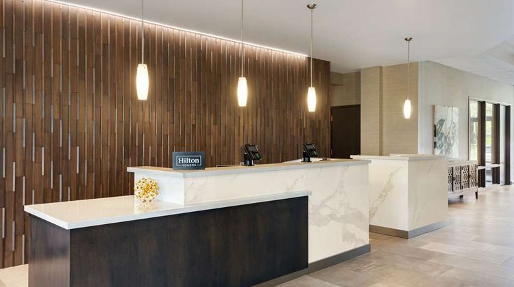 DoubleTree by Hilton St Paul East Lobby