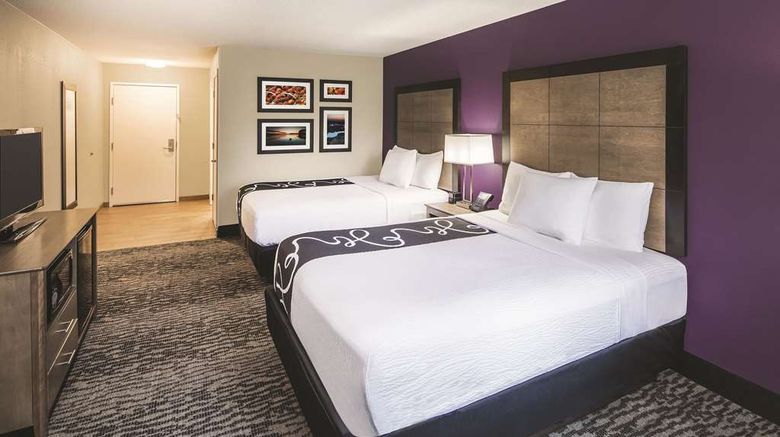 <b>La Quinta Inn & Suites Milledgeville Room</b>. Images powered by <a href="https://iceportal.shijigroup.com/" title="IcePortal" target="_blank">IcePortal</a>.