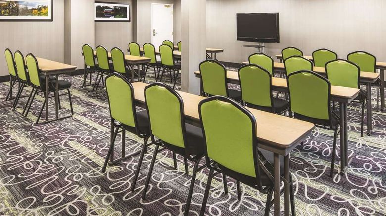 <b>La Quinta Inn & Suites Milledgeville Meeting</b>. Images powered by <a href="https://iceportal.shijigroup.com/" title="IcePortal" target="_blank">IcePortal</a>.