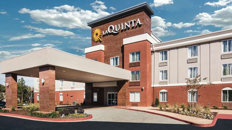 <b>La Quinta Inn & Suites Milledgeville Exterior</b>. Images powered by <a href="https://iceportal.shijigroup.com/" title="IcePortal" target="_blank">IcePortal</a>.