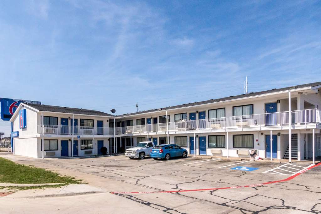 Xbox - MOTEL Motel 6 Fort Worth North- Fort Worth, TX Hotels- Tourist