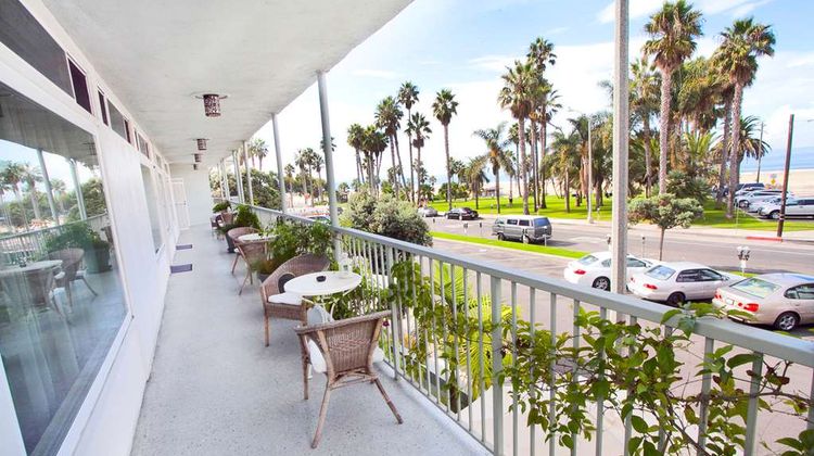 Bayside Hotel Exterior