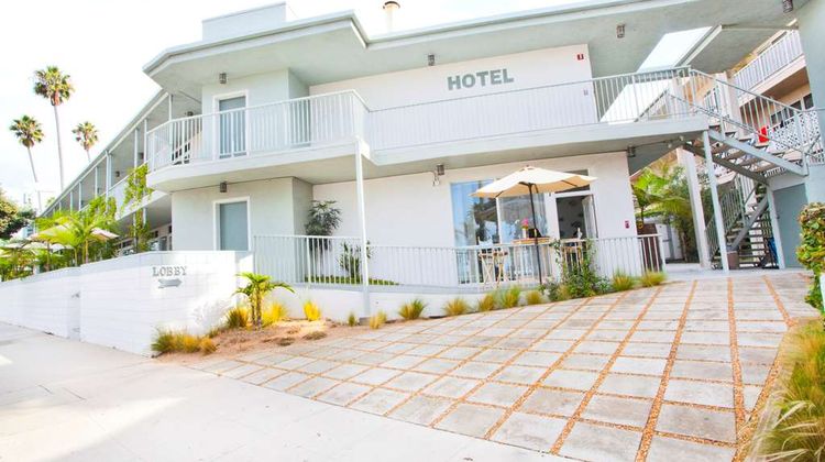 Bayside Hotel Exterior