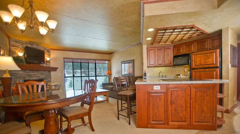 <b>Beaver Run Resort & Conference Center Suite</b>. Images powered by <a href="https://iceportal.shijigroup.com/" title="IcePortal" target="_blank">IcePortal</a>.