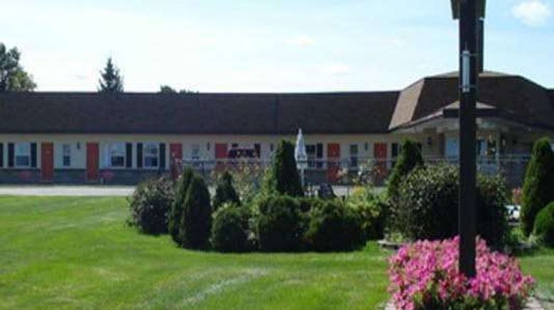 <b>Knights Inn Pembroke Exterior</b>. Images powered by <a href="https://iceportal.shijigroup.com/" title="IcePortal" target="_blank">IcePortal</a>.