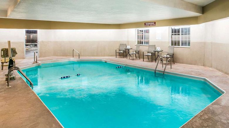 <b>Super 8 Altoona Pool</b>. Images powered by <a href="https://iceportal.shijigroup.com/" title="IcePortal" target="_blank">IcePortal</a>.