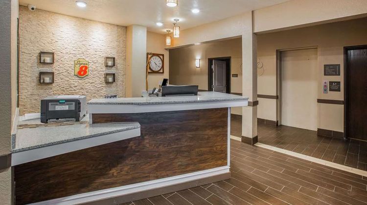 Super 8 Altoona Lobby