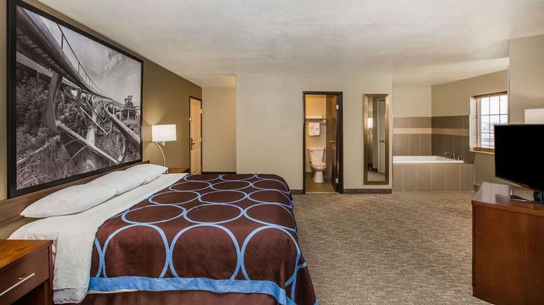 <b>Super 8 Altoona Suite</b>. Images powered by <a href="https://iceportal.shijigroup.com/" title="IcePortal" target="_blank">IcePortal</a>.