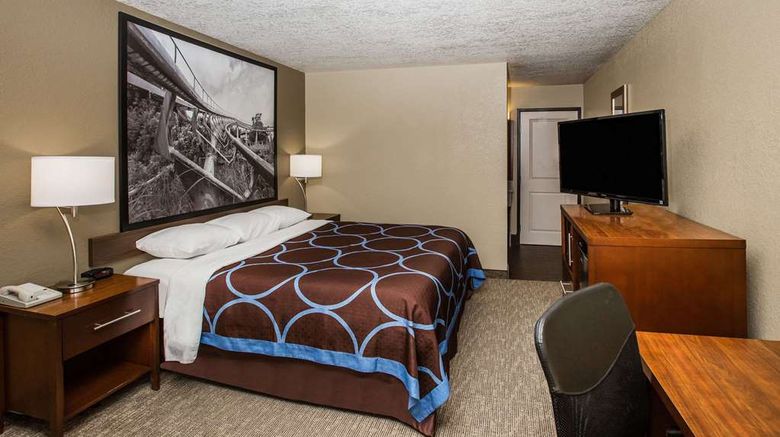 <b>Super 8 Altoona Room</b>. Images powered by <a href="https://iceportal.shijigroup.com/" title="IcePortal" target="_blank">IcePortal</a>.