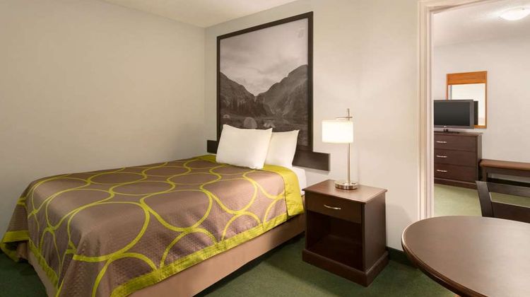 Super 8 Prince George Room