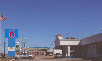 LoneStar Inn & Suites