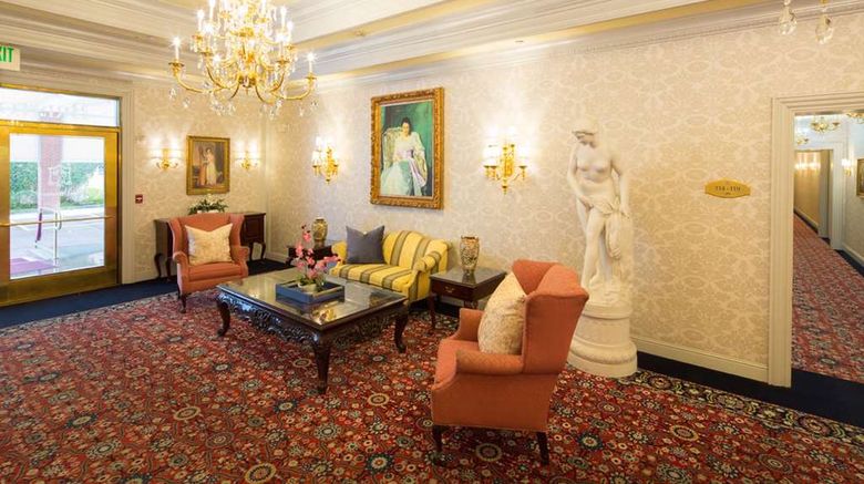 <b>Bristol Hotel Lobby</b>. Images powered by <a href="https://iceportal.shijigroup.com/" title="IcePortal" target="_blank">IcePortal</a>.