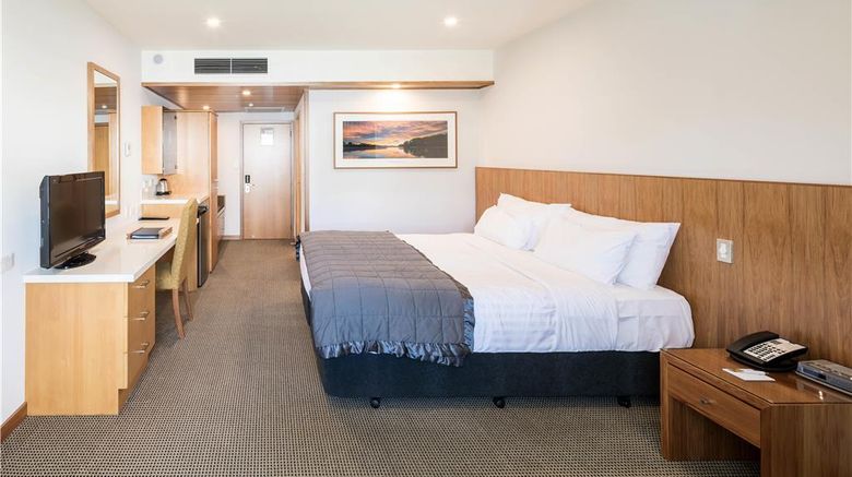 <b>Commodore Airport Hotel Room</b>. Images powered by <a href="https://iceportal.shijigroup.com/" title="IcePortal" target="_blank">IcePortal</a>.