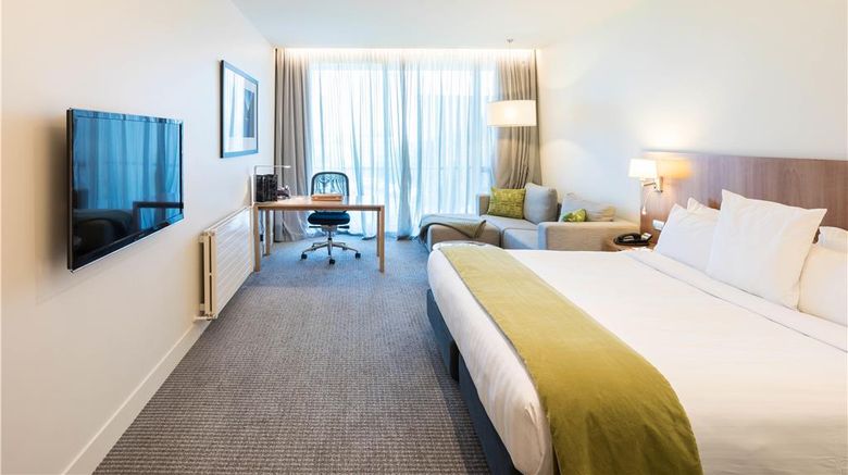 <b>Commodore Airport Hotel Room</b>. Images powered by <a href="https://iceportal.shijigroup.com/" title="IcePortal" target="_blank">IcePortal</a>.