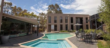 Dingley International Hotel Exterior