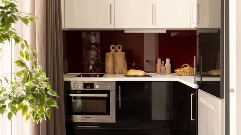 <b>Go Native Hyde Park Serviced Apts Suite</b>. Images powered by <a href="https://iceportal.shijigroup.com/" title="IcePortal" target="_blank">IcePortal</a>.