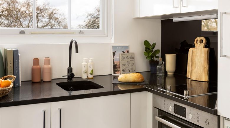<b>Go Native Hyde Park Serviced Apts Room</b>. Images powered by <a href="https://iceportal.shijigroup.com/" title="IcePortal" target="_blank">IcePortal</a>.
