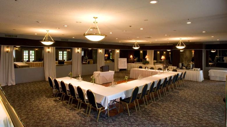 <b>La Tourelle Hotel, Bistro, & Spa Restaurant</b>. Images powered by <a href="https://iceportal.shijigroup.com/" title="IcePortal" target="_blank">IcePortal</a>.