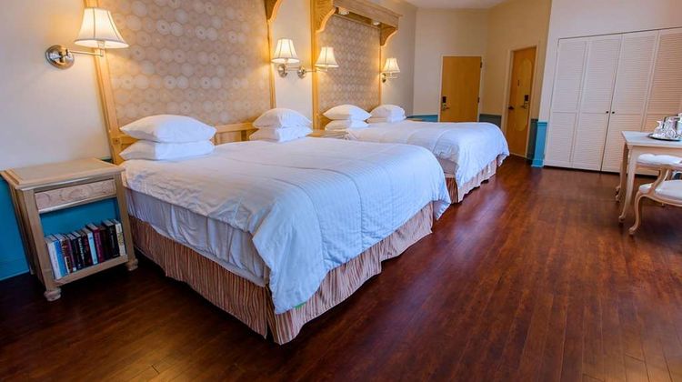 La Tourelle Hotel, Bistro, & Spa Room