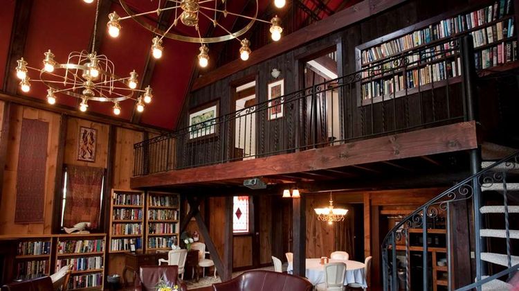 La Tourelle Hotel, Bistro, & Spa Suite