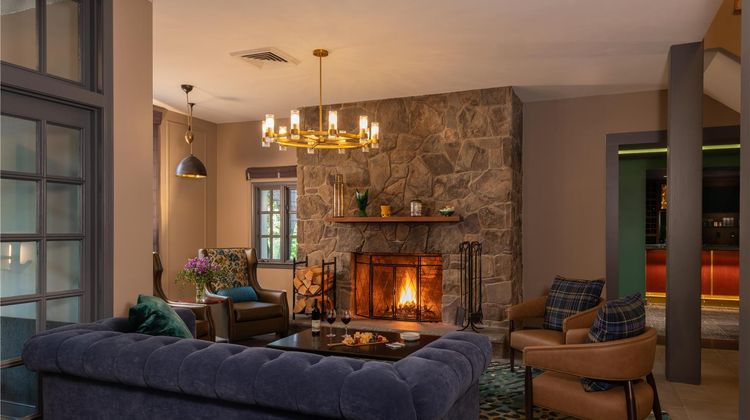 La Tourelle Hotel, Bistro, & Spa Lobby