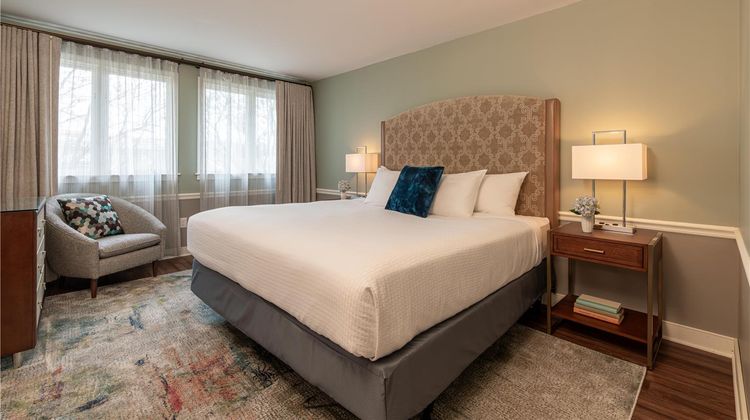 La Tourelle Hotel, Bistro, & Spa Room