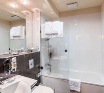 Hotel Majestic Plaza Room