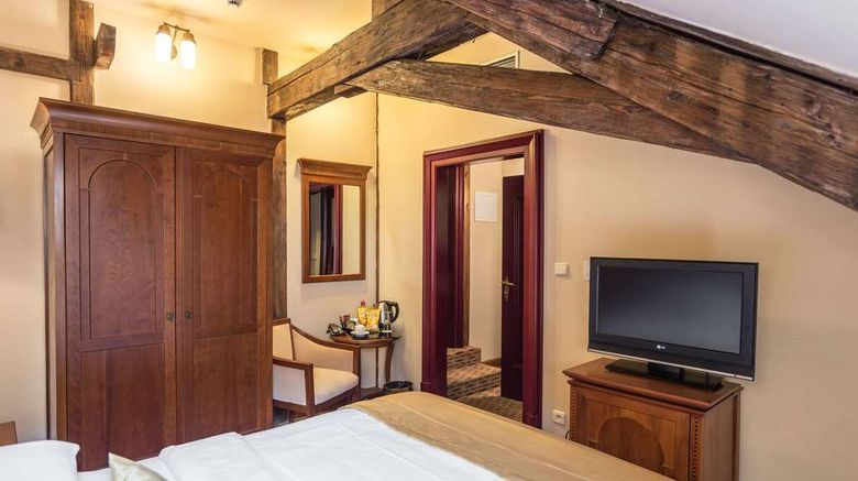 <b>Hotel Majestic Plaza Room</b>. Images powered by <a href="https://iceportal.shijigroup.com/" title="IcePortal" target="_blank">IcePortal</a>.
