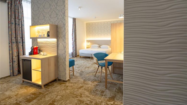 <b>Metropol Hotel Suite</b>. Images powered by <a href="https://iceportal.shijigroup.com/" title="IcePortal" target="_blank">IcePortal</a>.