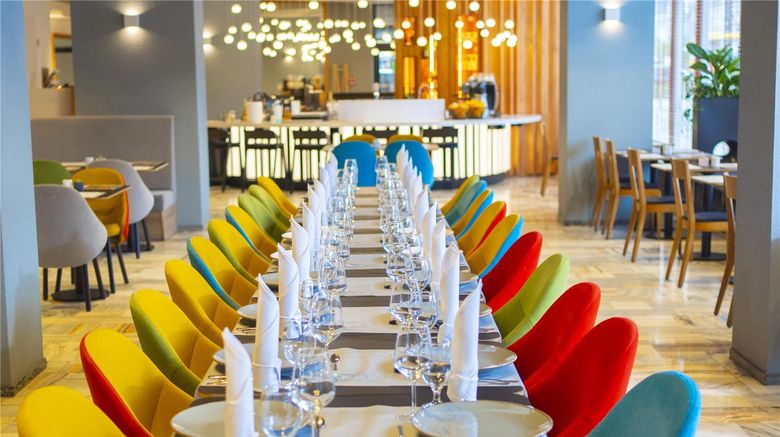 <b>Metropol Hotel Restaurant</b>. Images powered by <a href="https://iceportal.shijigroup.com/" title="IcePortal" target="_blank">IcePortal</a>.