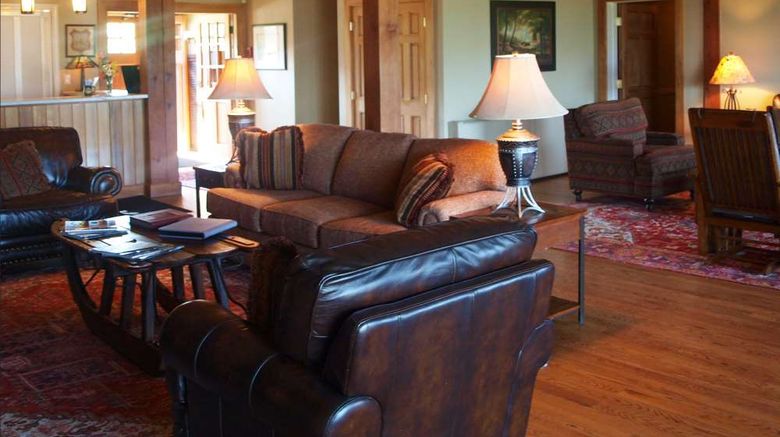 <b>The Mountain Top Inn & Resort Lobby</b>. Images powered by <a href="https://iceportal.shijigroup.com/" title="IcePortal" target="_blank">IcePortal</a>.