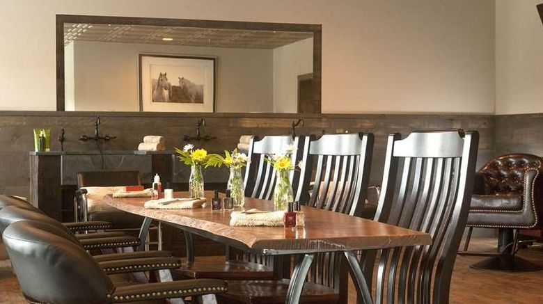 <b>The Mountain Top Inn & Resort Spa</b>. Images powered by <a href="https://iceportal.shijigroup.com/" title="IcePortal" target="_blank">IcePortal</a>.