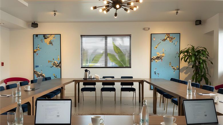 <b>Vagabond Hotel Meeting</b>. Images powered by <a href="https://iceportal.shijigroup.com/" title="IcePortal" target="_blank">IcePortal</a>.